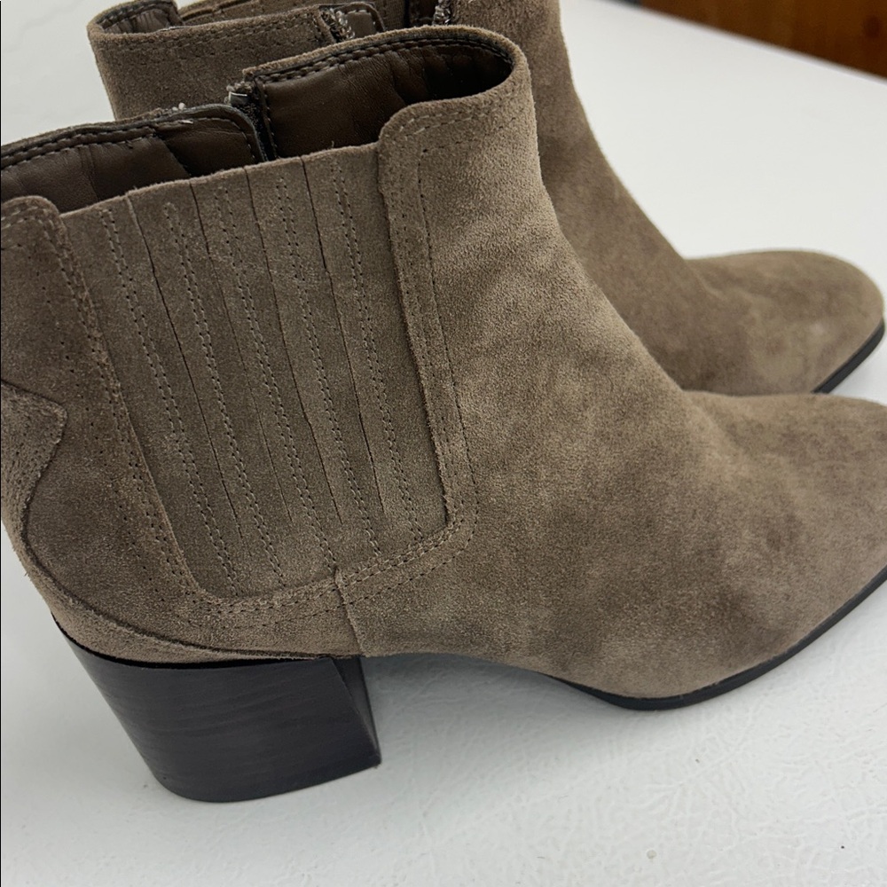 Suede Warerproof Ankle Boots by Blondo SZ 9M